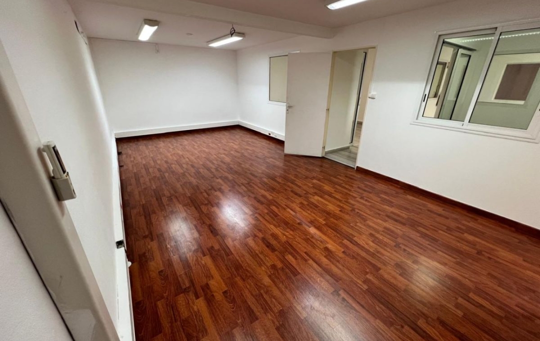 INDIANA IMMOBILIER : Autres | LA POSSESSION (97419) | 320 m2 | 4 600 € 