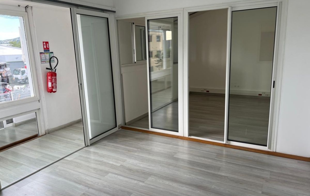 INDIANA IMMOBILIER : Autres | LA POSSESSION (97419) | 320 m2 | 4 600 € 