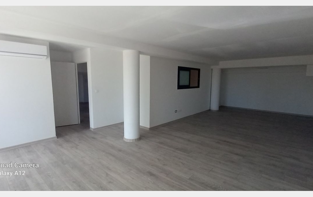 INDIANA IMMOBILIER : Local / Bureau | LA POSSESSION (97419) | 350 m2 | 3 500 € 