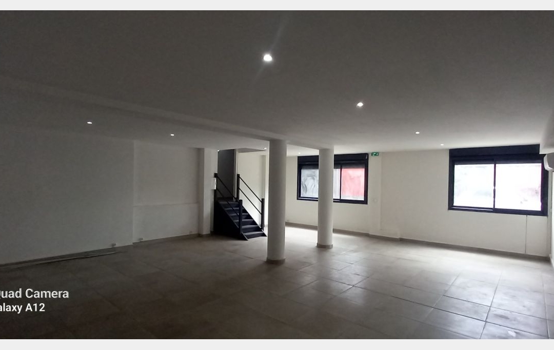 INDIANA IMMOBILIER : Local / Bureau | LA POSSESSION (97419) | 350 m2 | 3 500 € 