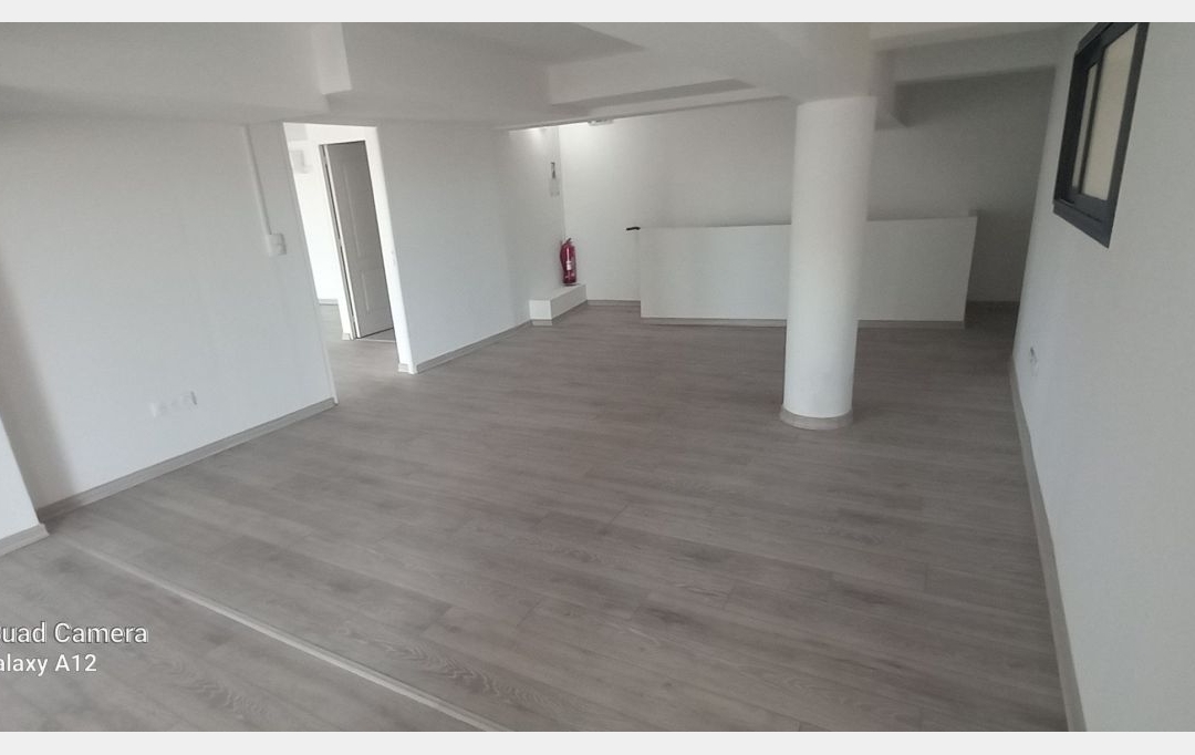 INDIANA IMMOBILIER : Local / Bureau | LA POSSESSION (97419) | 350 m2 | 3 500 € 