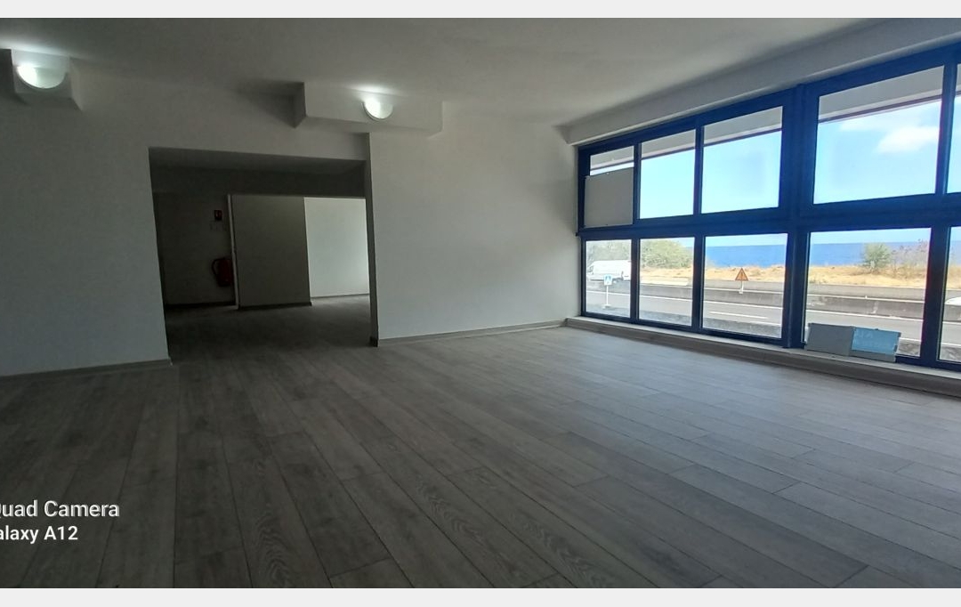 INDIANA IMMOBILIER : Local / Bureau | LA POSSESSION (97419) | 350 m2 | 3 500 € 