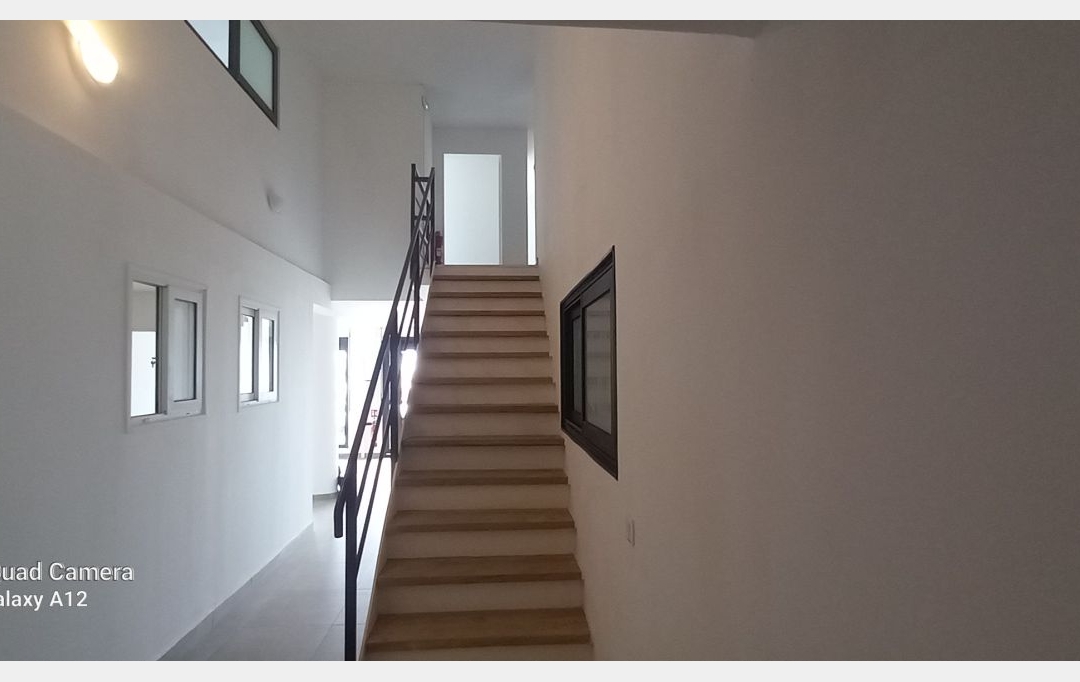 INDIANA IMMOBILIER : Local / Bureau | LA POSSESSION (97419) | 350 m2 | 3 500 € 