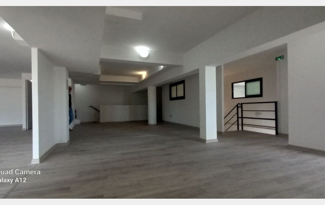 INDIANA IMMOBILIER : Local / Bureau | LA POSSESSION (97419) | 350 m2 | 3 500 € 