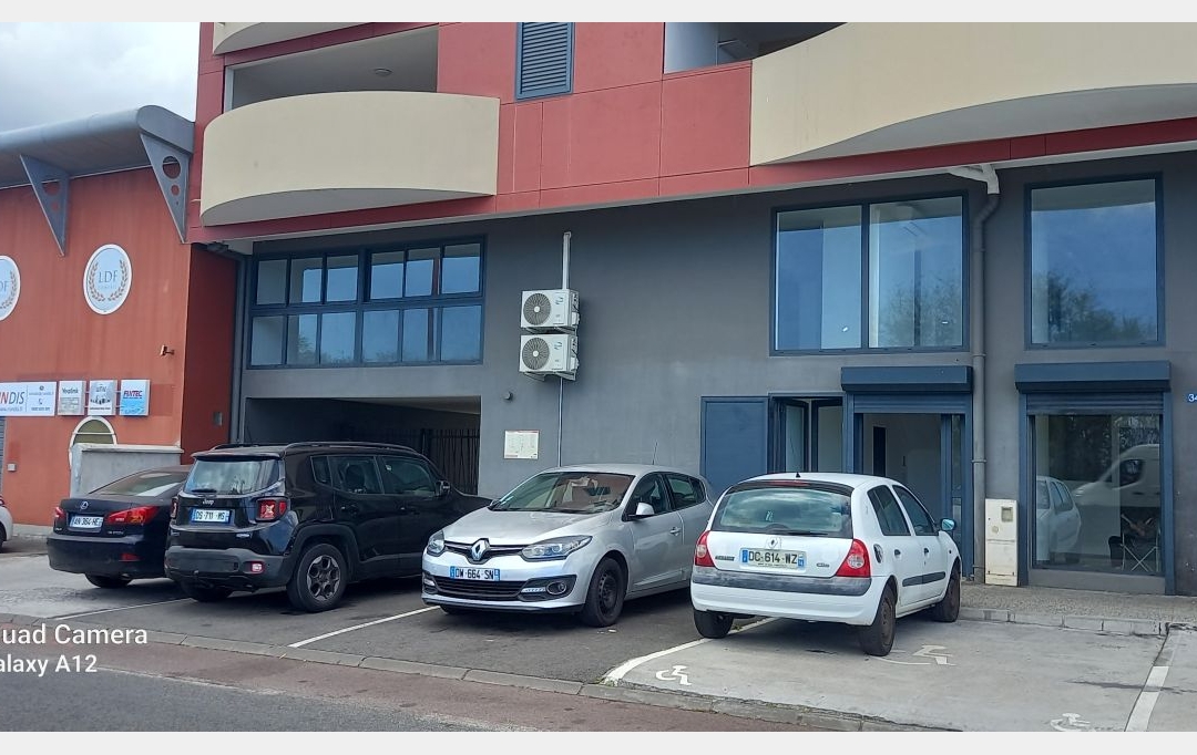 INDIANA IMMOBILIER : Local / Bureau | LA POSSESSION (97419) | 350 m2 | 3 500 € 