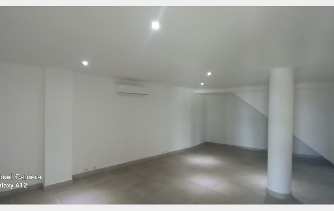 INDIANA IMMOBILIER : Local / Bureau | LA POSSESSION (97419) | 350 m2 | 3 500 € 
