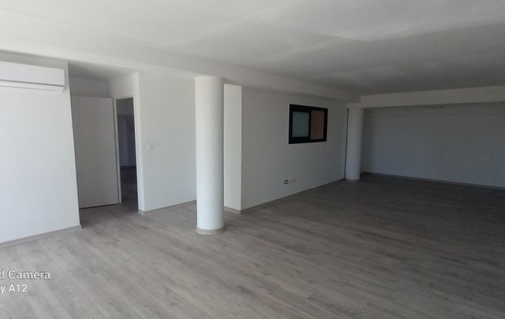 Local commercial LA POSSESSION 350 m2 3 500 € Local commercial LA POSSESSION 350 m2 3 500 €