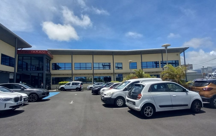 Local commercial SAINT-ANDRE 118 m2 4 250 € Local commercial SAINT-ANDRE 118 m2 4 250 €